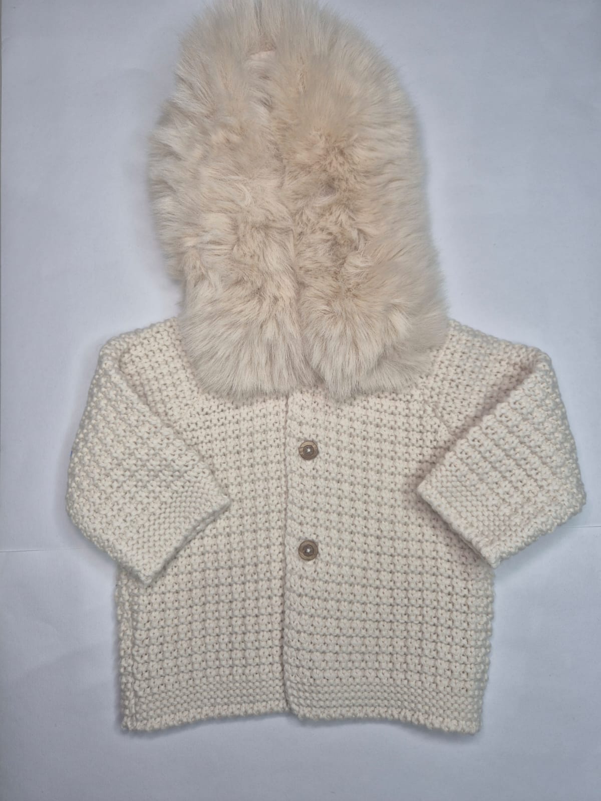 Abrigo de punto con gorro de pelo