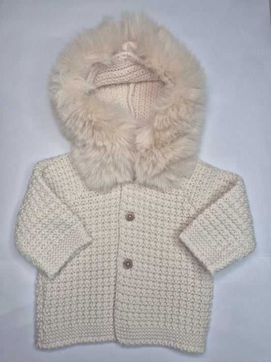 Abrigo de punto con gorro de pelo