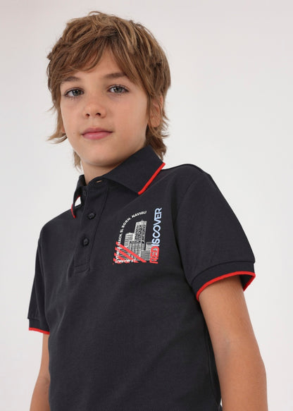 Polo con motivo estampado de algodón sostenible para chico MAYORAL Ref. 23/6108/57 Negro