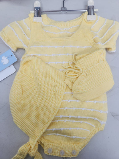 9240 conjunto 4pzas (pelele,capota, patucos y blusa) Macilusion