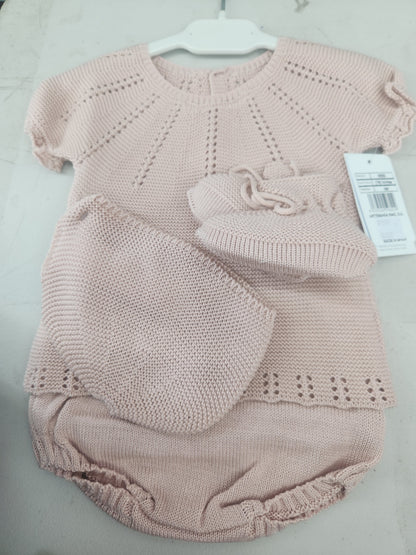 9232 Conjunto de punto 4pzas ( blusa, braguita, capota y patucos) Macilusion