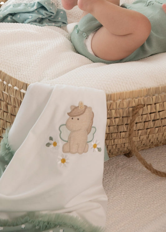 Cobijita con motivo bordado de algodón sostenible para bebé MAYORAL Ref. 23/9250/64 Aqua
